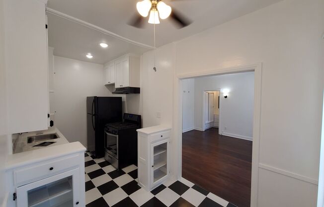 Studio, 1 bath, 470 sqft, $1,700, Unit 106