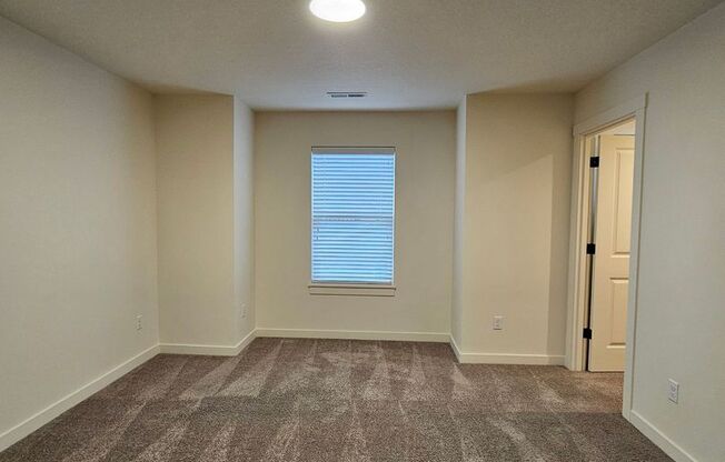 3 beds, 2.5 baths, 1,762 sqft, $2,449, Unit L33