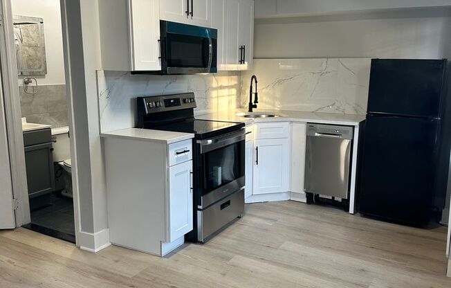 1 bed, 1 bath, 750 sqft, $1,100, Unit 2F