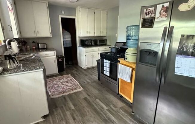 (3-4) Bedroom/(2) Bath Avail Mid June! Close to Campus! More Pics Coming Soon!