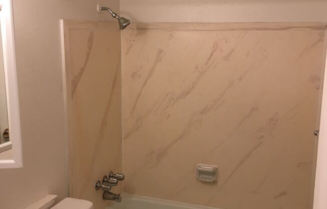 2 beds, 1 bath, 650 sqft, $1,175, Unit 08