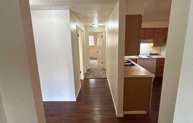 2 beds, 1 bath, 868 sqft, $1,650, Unit 39