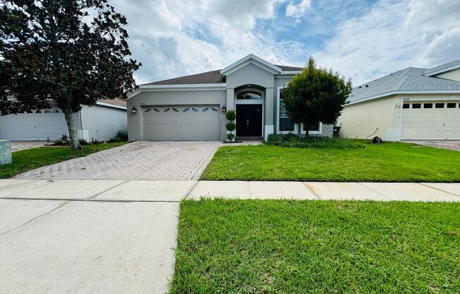 BEAUTIFUL 3 Bedroom with an Adjacent Office and 2 Bathroom Home in Orlando!!!