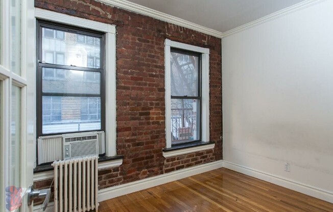 3 beds, 1 bath, $7,295, Unit 2D
