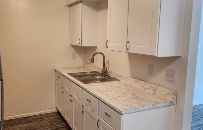 2 beds, 2 baths, 883 sqft, $1,299, Unit 126