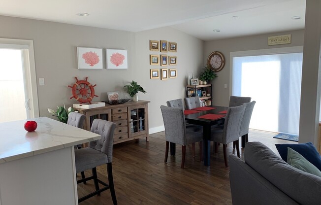DEL CERRO SINGLE LEVEL DETACHED 3BR/2BA HOME WITH POOL/SPA AND VIEWS!!
