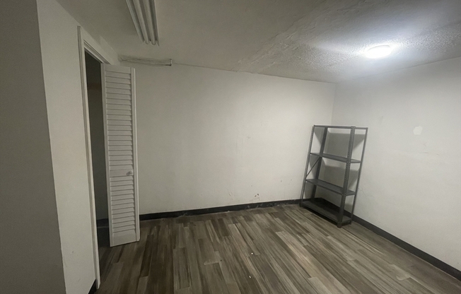 2 beds, 1 bath, 1,413 sqft, $2,300, Unit B