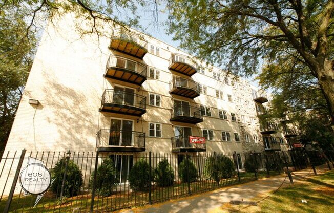 Condo Quality Apts One Block From Morse Red Line!
