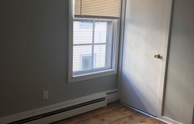 1 bed, 1 bath, $1,300, Unit 32H - 201