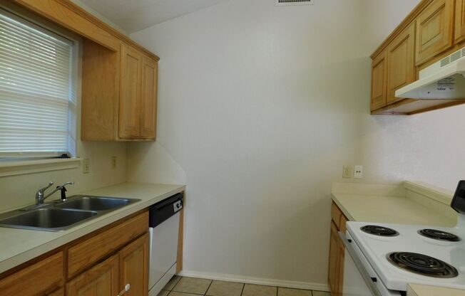 Charming 2 Bed 2 Bath Duplex Move in Special!