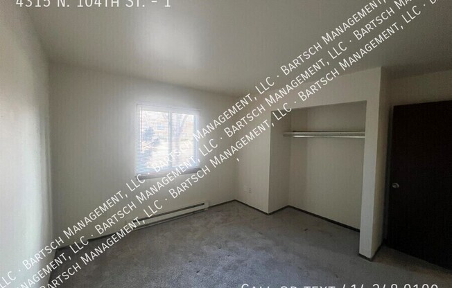 4315 N 104 ST