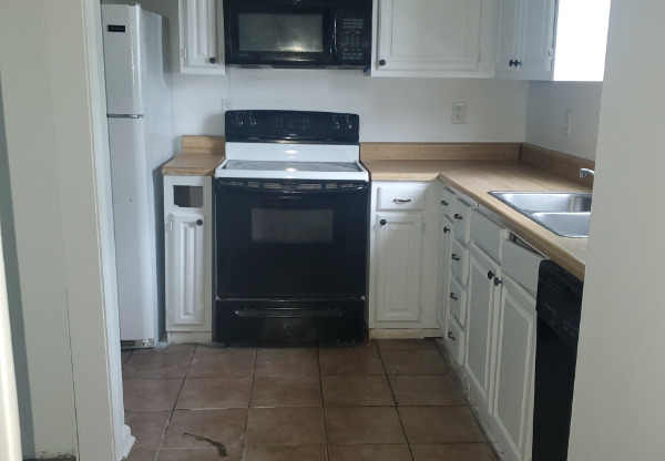 127 E PAMELA DR