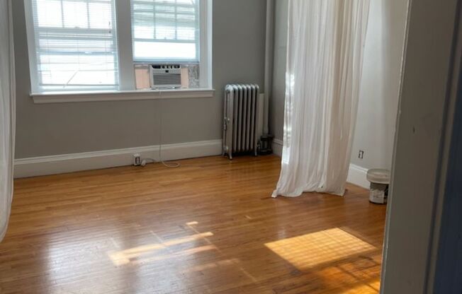 Studio, 1 bath, 379 sqft, $1,850, Unit 6 Brooks Park #28