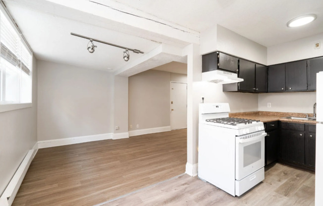 2 beds, 1 bath, 769 sqft, $1,350, Unit 227-100