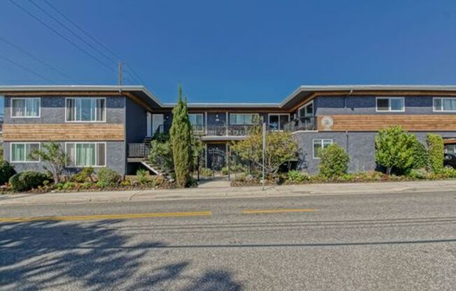 1923 Vanderbilt Lane