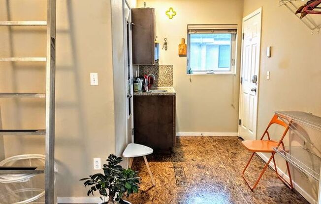 Studio, 1 bath, 200 sqft, $825