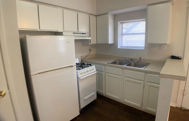 Studio, 1 bath, 400 sqft, $1,075