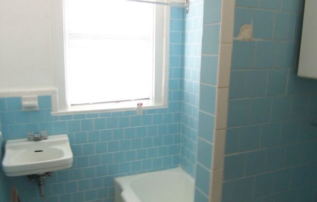 Centrally Located 1BR/1BA in Dupont Circle with Cozy Patio