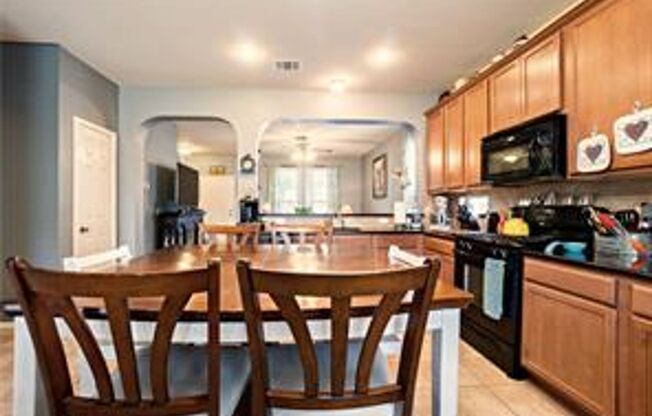 Fantastic Townhome in South Austin's Sweetwater Glen Neighborhood