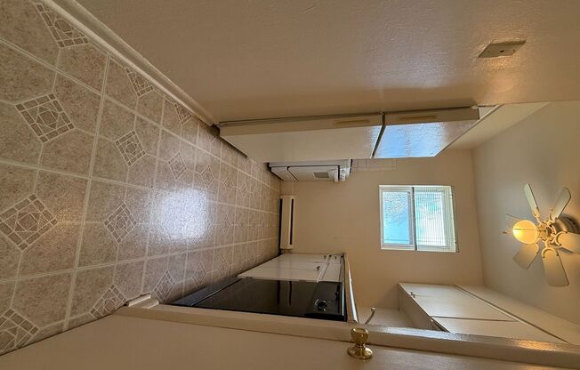 2 beds, 1 bath, 874 sqft, $1,445, Unit Q-14