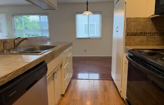 2 story updated townhouse In Rosemont 2/1