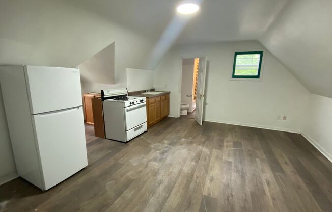 1 bed, 1 bath, $750, Unit UNIT 4