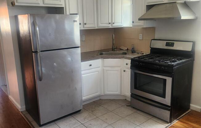 3 beds, 2 baths, 2,970 sqft, $3,500, Unit 2nd Floor