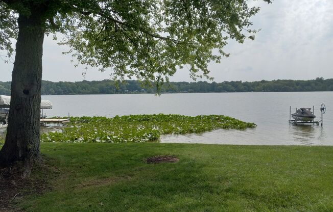 Cozy Cottage on Lake Van Auken in Bangor