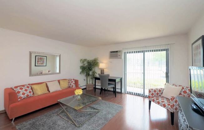Barrington Lakes Apartments - Living Room