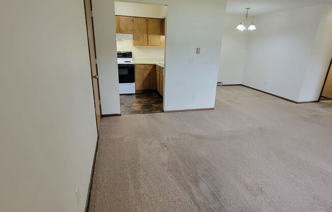 2 beds, 1 bath, $1,300