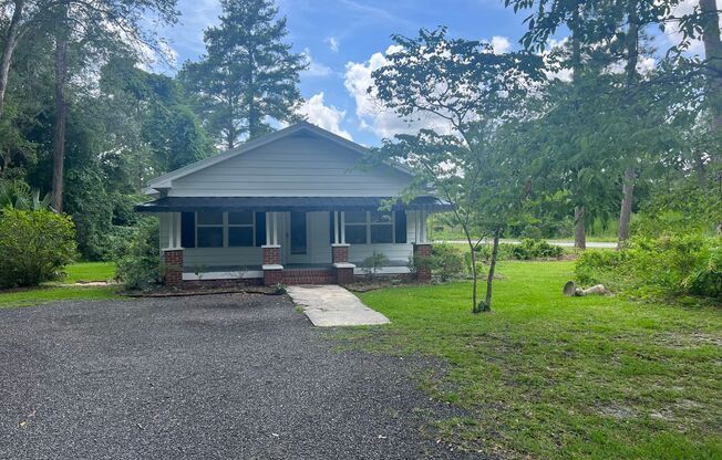 Charming 3 Bedroom Home with Rustic Farmhouse Feel in the Heart of Hinesville!