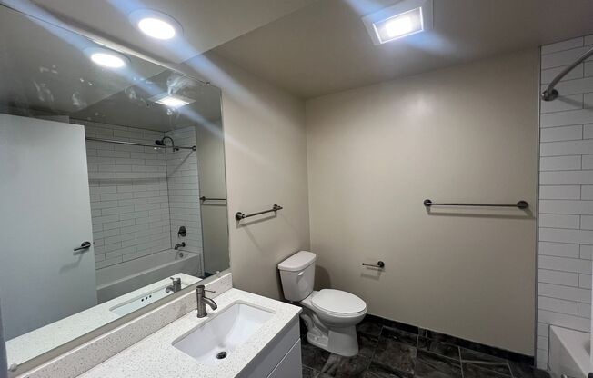 2 beds, 2 baths, 874 sqft, $2,150, Unit NK-214