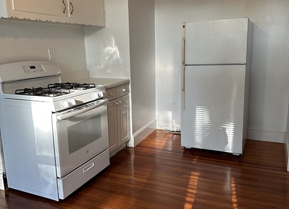 1 bed, 1 bath, 700 sqft, $2,400, Unit 1