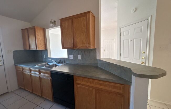 3 beds, 2 baths, $1,225, Unit 4411 July Unit B