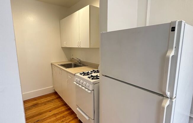 Studio, 1 bath, 350 sqft, $1,350, Unit 755-209