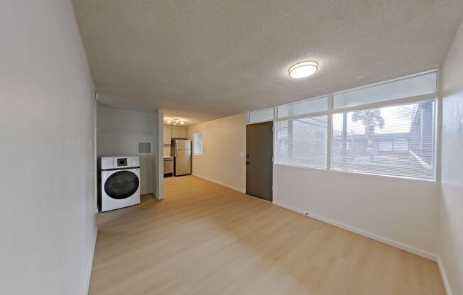 2 beds, 1 bath, 647 sqft, $1,600, Unit 27B