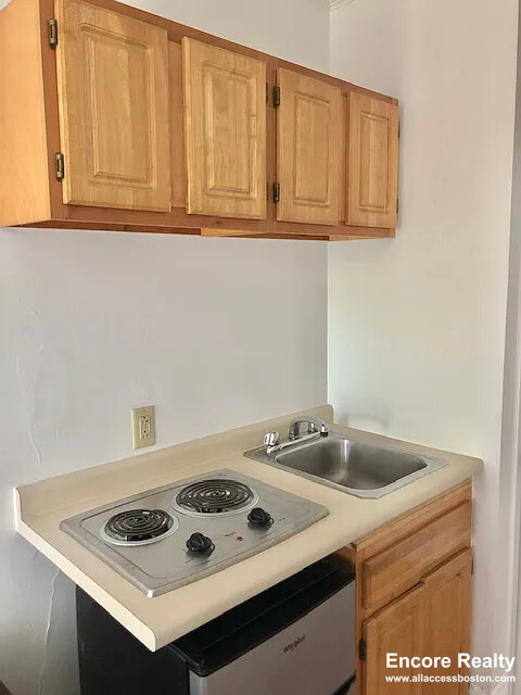 1061 BEACON ST