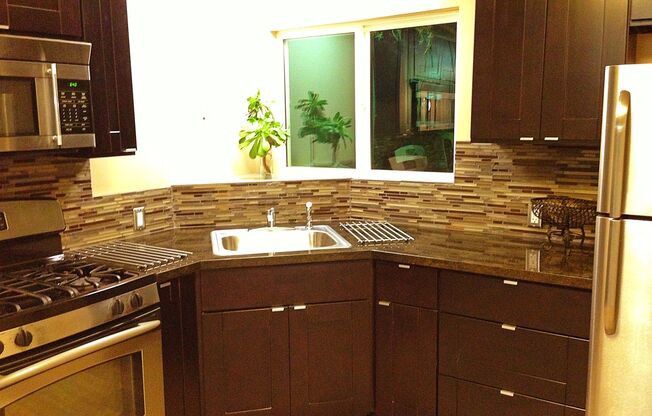 3 beds, 2 baths, $2,800, Unit UNIT C