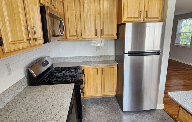 2 beds, 1 bath, 897 sqft, $2,265, Unit A-05