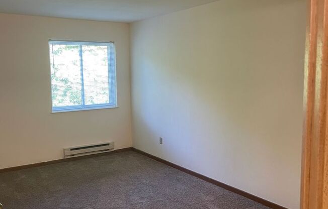 3 beds, 1 bath, 1,040 sqft, $1,695, Unit 3172-205