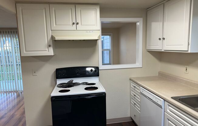 2 beds, 1 bath, $1,595