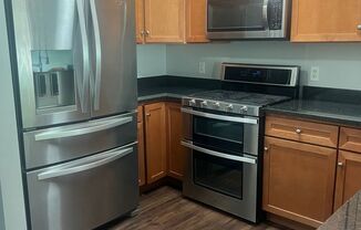 2 beds, 1 bath, $2,300, Unit # 220