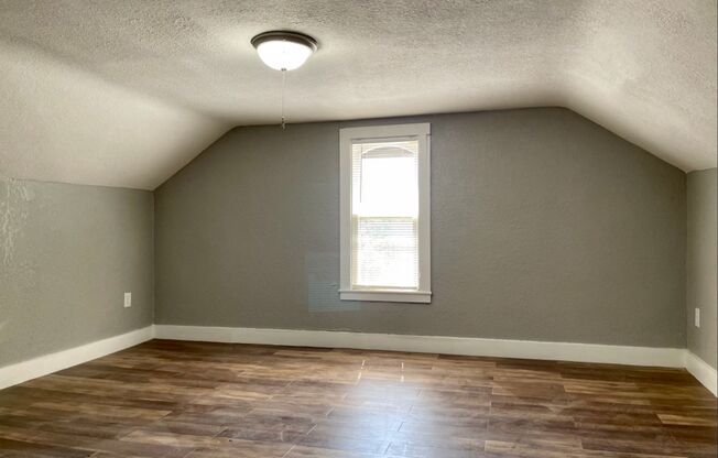 Amazing 5 Bedroom 2Bathroom Duplex in St Paul!!!