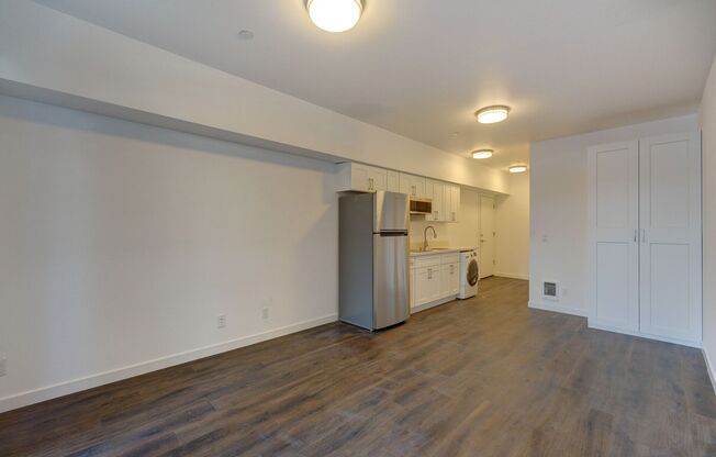 Modern Wallingford Studios with Parking, Transit Access & Pet-Friendly Living