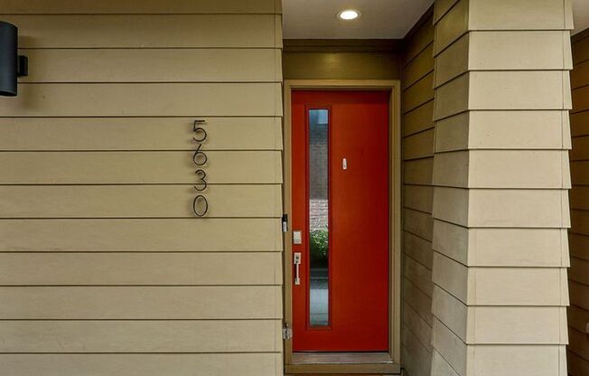 Modern 3-story Townhome | Rooftop Deck + Garage | Prime Old Town Littleton