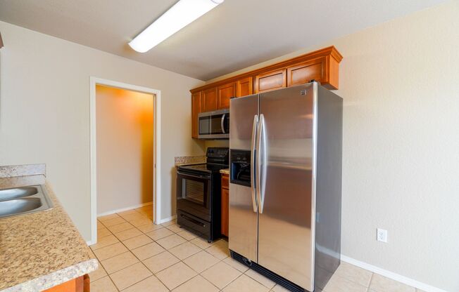 3 beds, 2 baths, $950, Unit 1615 A