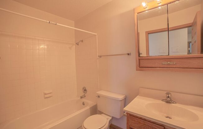 2 beds, 1 bath, 936 sqft, $850, Unit 2521-201