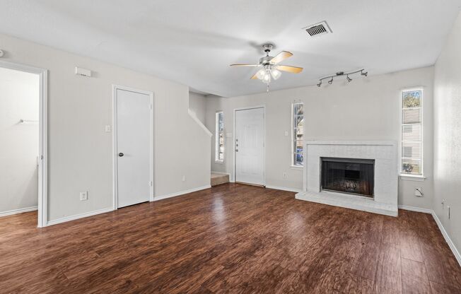 River Crossing ATX - Townhome - 2bd/2.5ba - W/D - Close to Downtown - $1395