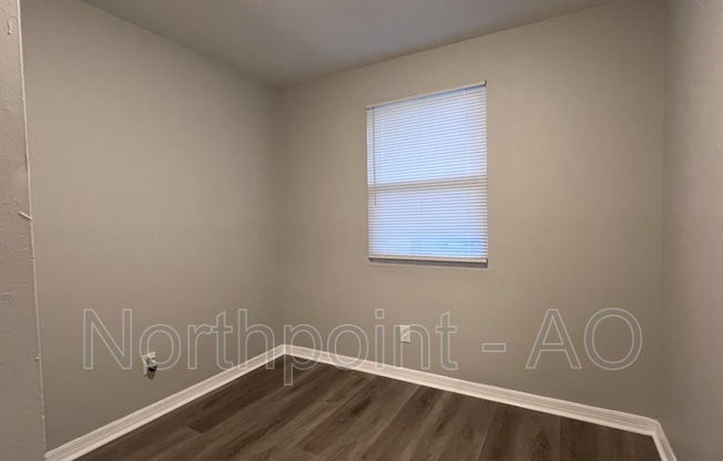 3 beds, 1 bath, 1,400 sqft, $1,660