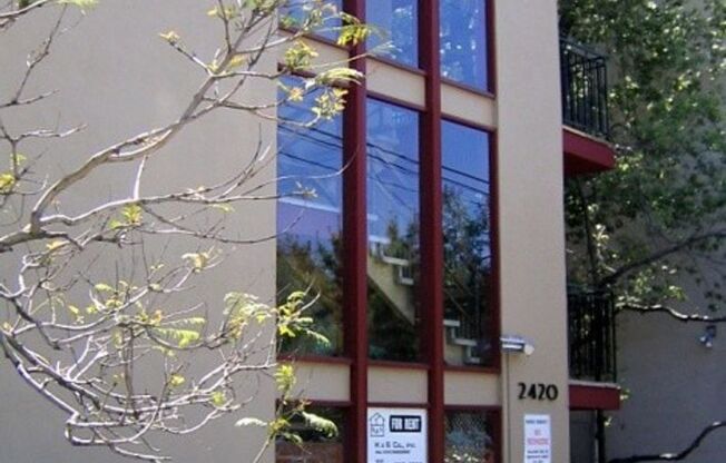 Spacious Remodeled 1 Bedroom conveniently located off of Telegraph Ave.
